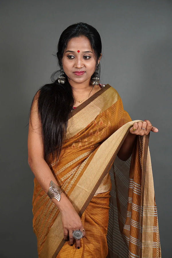 Esha Rust with Beige Accents
